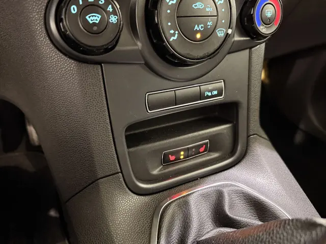 Ford Fiesta HB 1.25 Duratec Titanium 2013 Benzine 34