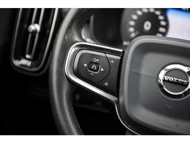 Volvo XC40 2.0 T4 Momentum 2019 Benzine 23