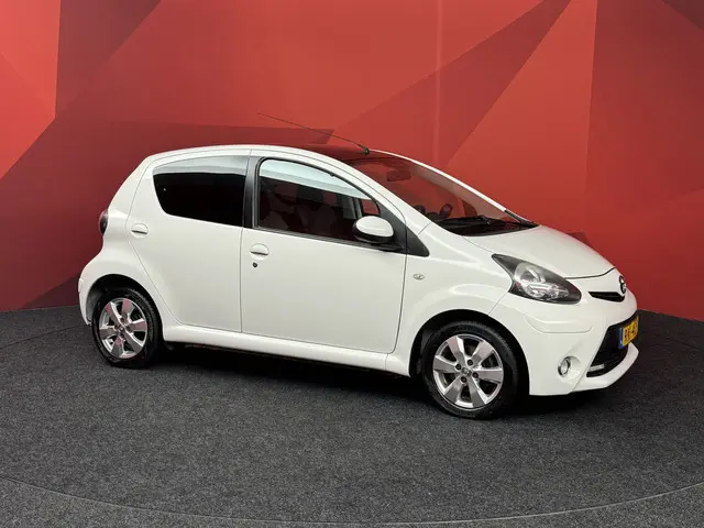 Toyota Aygo 1.0 VVT-i Dynamic Blue 2014 Benzine 19