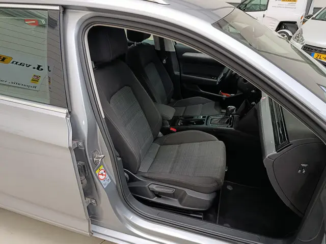 Volkswagen Passat Variant 1.5 TSI Business 2021 Benzine 16