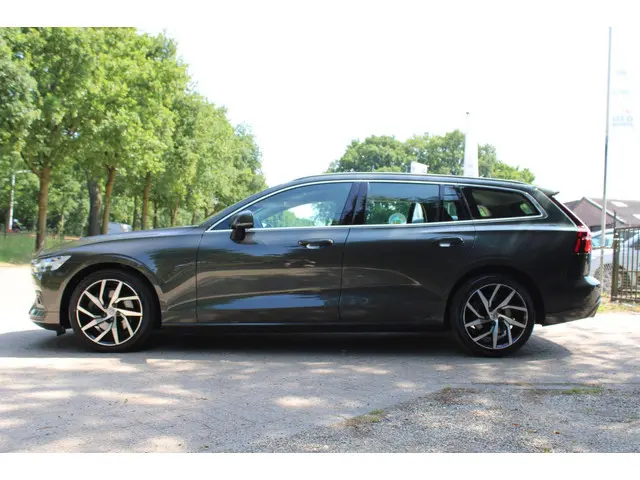 Volvo V60 2.0 T4 Momentum Pro 2019 Benzine 6