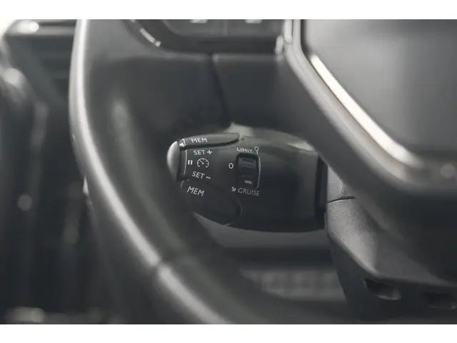 Peugeot 2008 PureTech 130 Allure 2020 Benzine 35