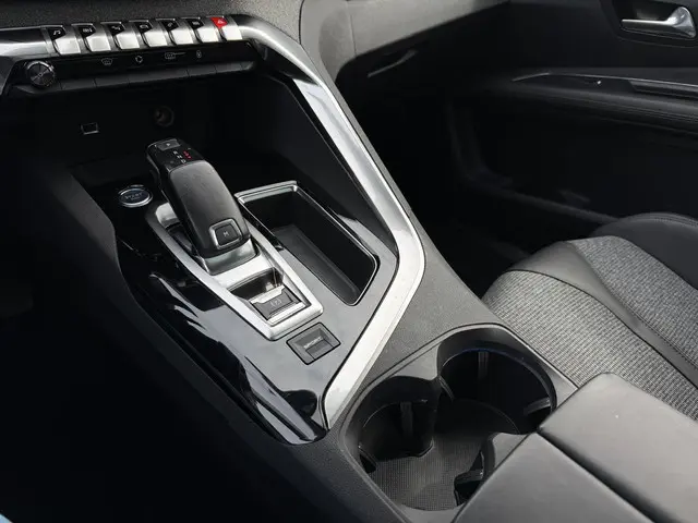 Peugeot 3008 1.2 PureTech Allure 2018 Benzine 13