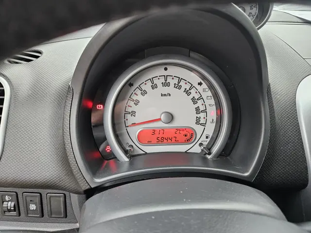 Opel Agila 1.2 Edition,nette auto,lage km 2013 Benzine 16