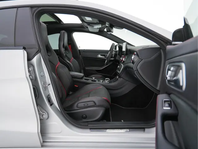 Mercedes-Benz CLA AMG 45 4MATIC Ambition 2018 Benzine 12