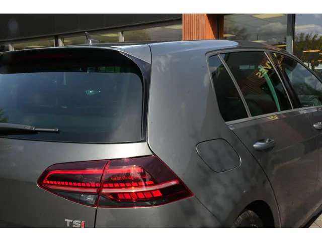 Volkswagen Golf 1.4 TSI Highline 2017 Benzine 42