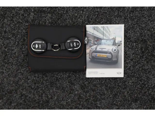 MINI Cooper Mini 1.5 Essential Automaat 2021 Benzine 42