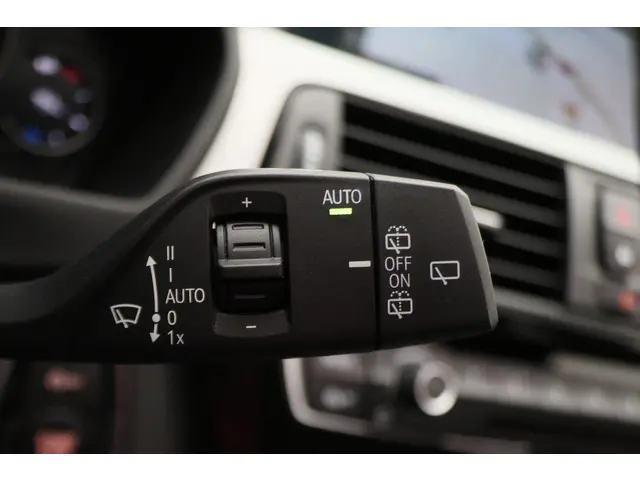 BMW 3 Serie Touring 318i M Sport Edition 2018 Benzine 40