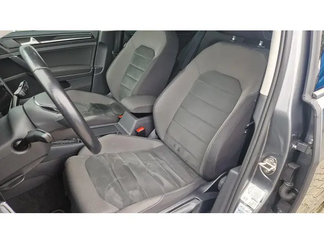 Volkswagen Golf 1.5 TSI Highline 2019 Benzine 6