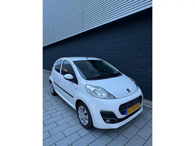 Peugeot 107 1.0 Active 2014 Benzine 7