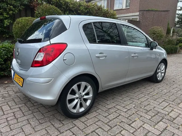 Opel Corsa 1.4-16V Anniversary Edition 2012 Benzine 7