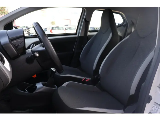 Toyota Aygo 1.0 VVT-i x-play 2021 Benzine 10