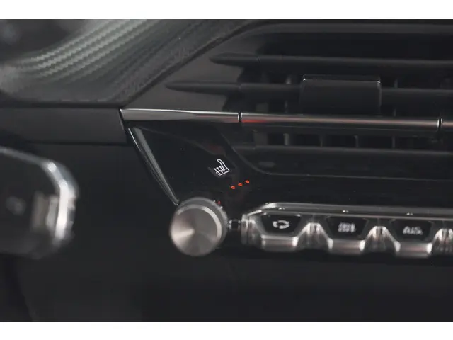 Peugeot 2008 PureTech 130 EAT8 Active Pack 2023 Benzine 4