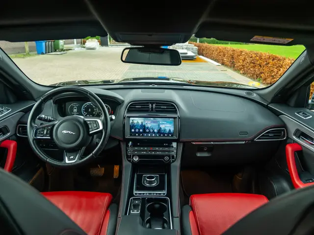 Jaguar F-PACE 2.0 Portfolio AWD 20d 2016 Diesel 34