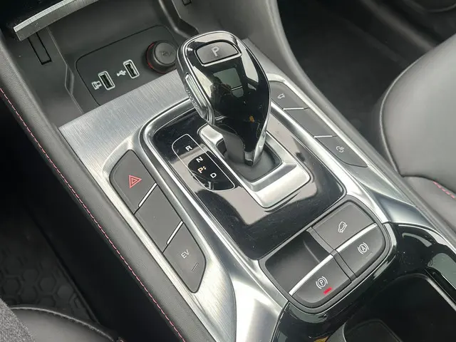 MG EHS 1.5 TGDI Luxury 2023 Hybride Benzine 22