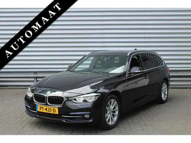 BMW 3 Serie Touring 320i High Executive 2017 Benzine