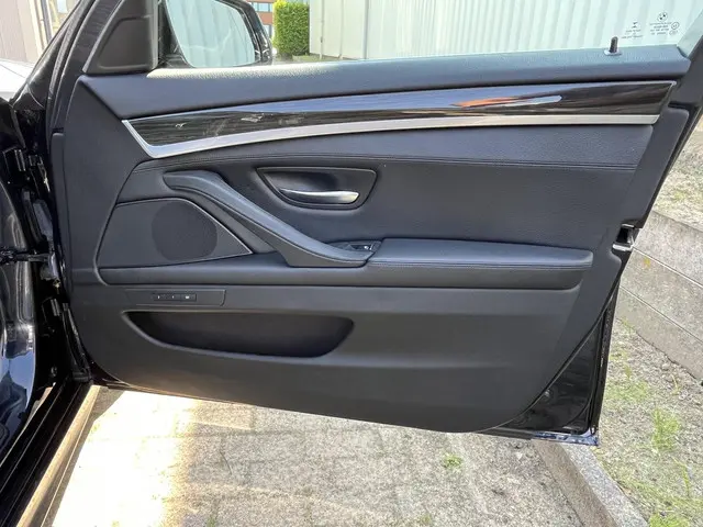 BMW 5 Serie Touring 520i High Executive 2015 Benzine 45