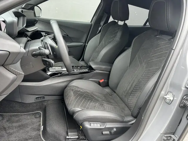 Peugeot 2008 1.2 Hybrid 145 GT 2025 Hybride Benzine 30