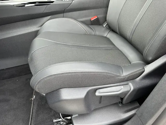 Peugeot 3008 1.6 HYbrid 225 GT 2023 Hybride Benzine 12