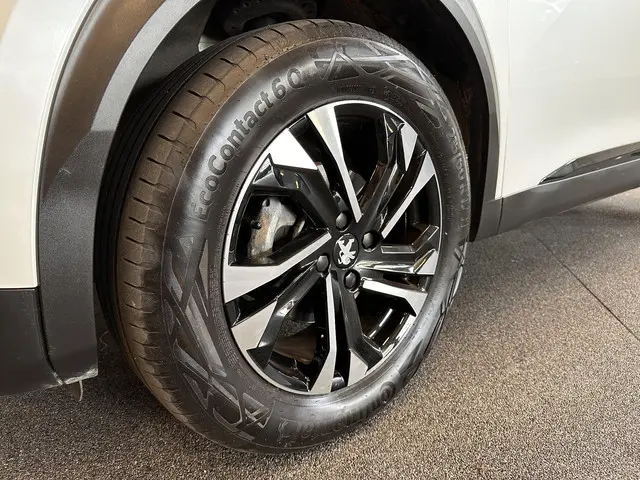 Peugeot 2008 1.2 PureTech 130 GT 2023 Benzine 8