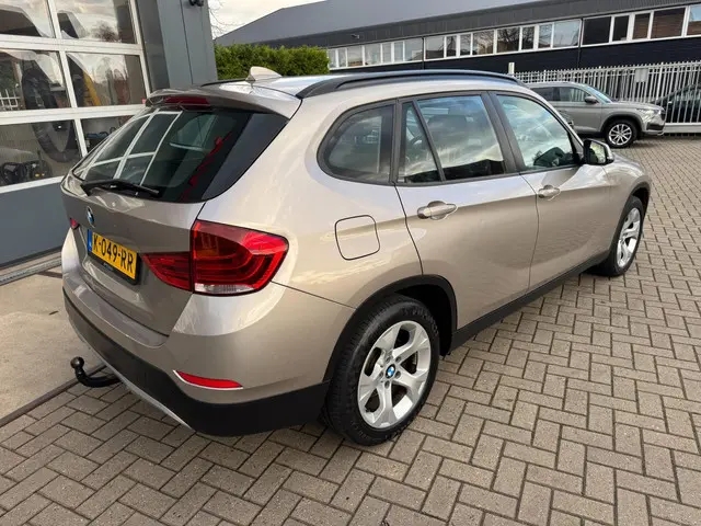 BMW X1 SDrive20i Business+/ Camera / Trekhaak . 2013 Benzine 6