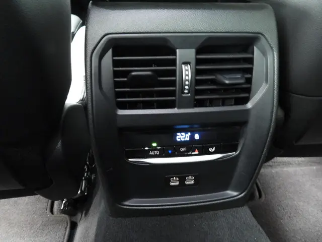 BMW 3 Serie 320i 2023 Benzine 19