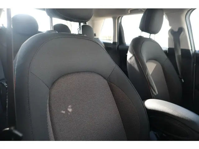 MINI 5-Deurs Cooper 2024 Benzine 17