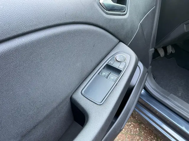 Renault Clio 1.0 TCe Zen, Navi, Pdc, 2020 Benzine 6