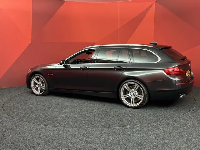 BMW 5 Serie Touring 520i Luxury Edition 2014 Benzine 19