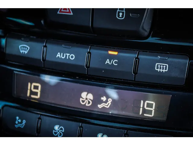 Peugeot 2008 1.2 PureTech Allure 2017 Benzine 10