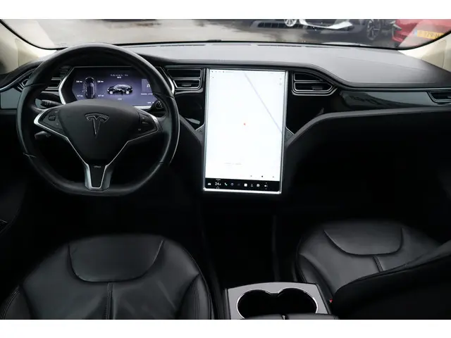 Tesla Model S 2