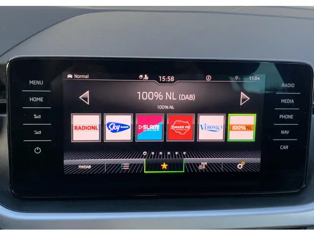 Škoda Kamiq 1.0 TSI Business Edition 2023 Benzine 32