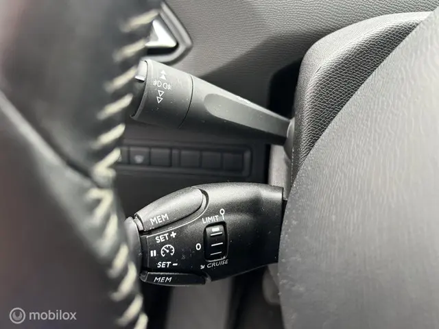 Peugeot 308 SW 1.2 "PANO+NAVI+TREKHAAK+LMV" 2017 Benzine 12