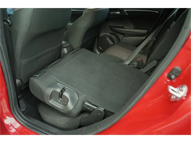 Honda Jazz 1.3i V-TEC ELEGANCE 2016 Benzine 37
