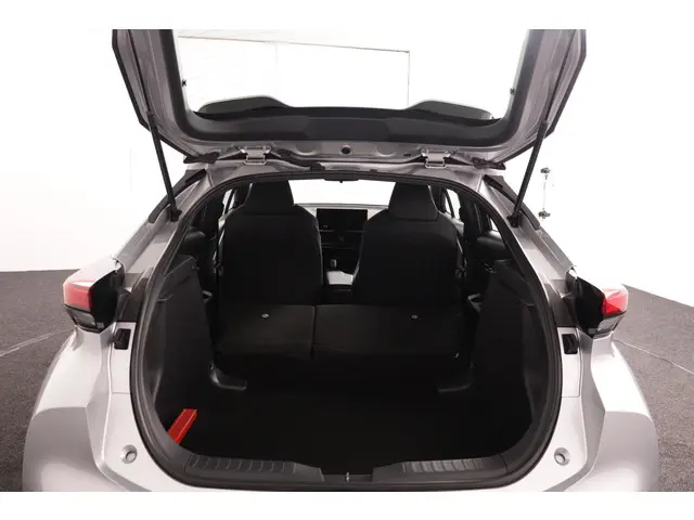 Toyota C-HR 1.8 Hybrid 140 Active 2024 Hybride Benzine 25