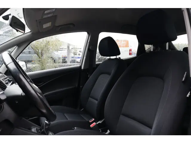 Hyundai ix20 1.4i Go! 2015 Benzine 13