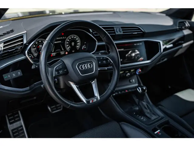 Audi Q3 45 TFSI e S edition 2022 Hybride Benzine 9