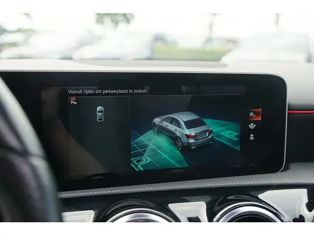 Mercedes-Benz A-Klasse 180 AMG Line 2020 Benzine 31