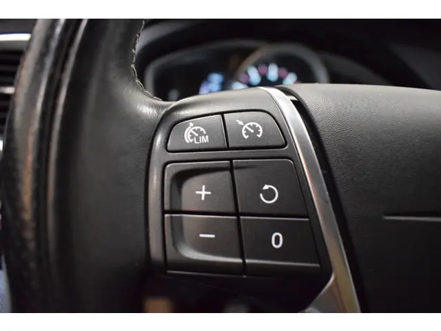 Volvo V40 T3 150pk R-Design 2015 Benzine 10