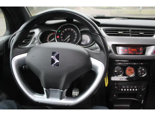 Citroën DS3 Cabrio 1.6 THP Sport Chic 2013 Benzine 3