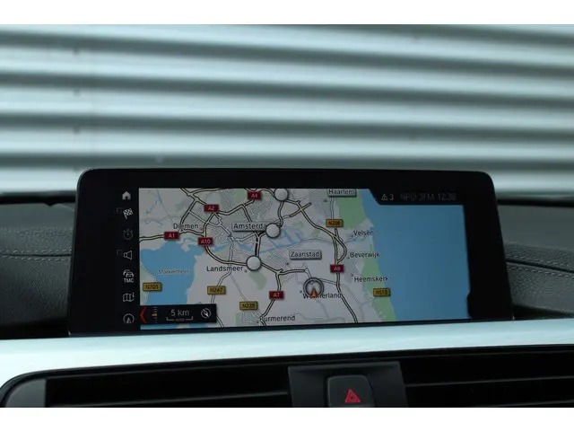 BMW 3 Serie Touring 320i High Executive 2017 Benzine 25