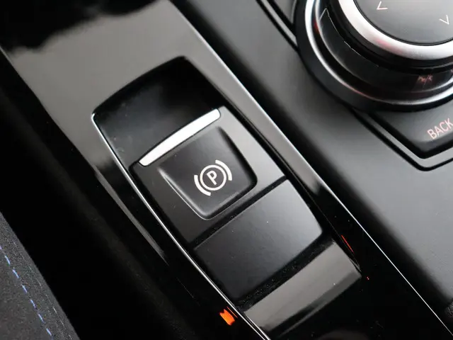 BMW X2 sDrive18i High Executive 2019 Benzine 18