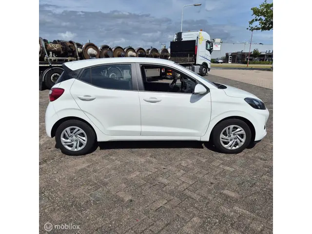 Hyundai i10 1.0 NAV/ Camera 5 deurs 2023 Benzine 3