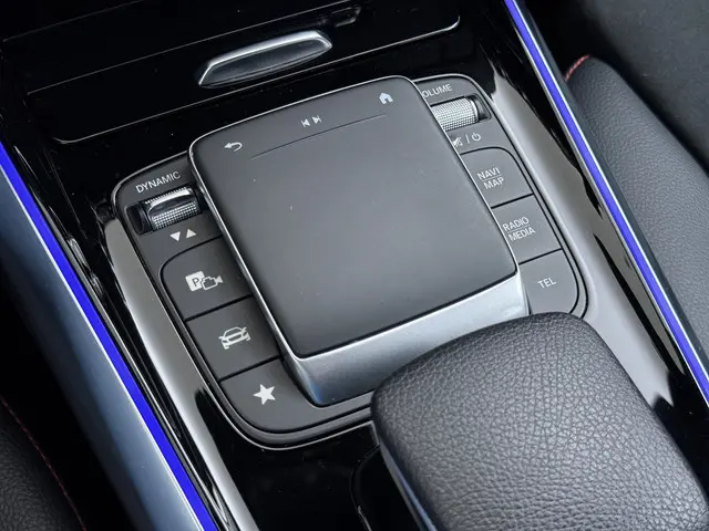 Mercedes-Benz GLA 180 AMG line 2021 Benzine 37