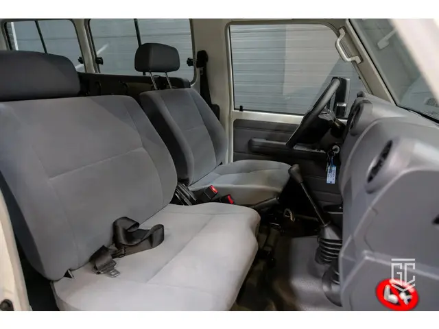 Toyota Land Cruiser GRJ78 M/T 2024 Benzine 9