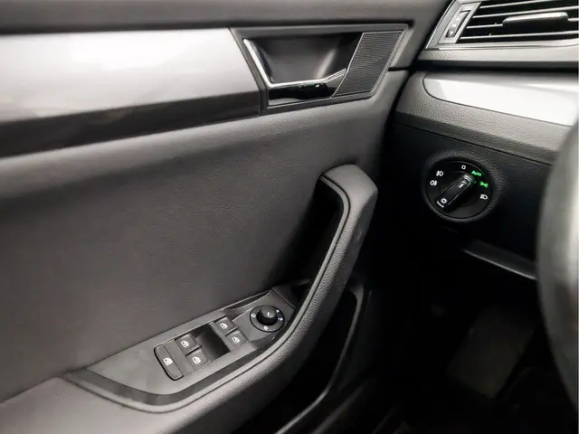 Škoda Superb Combi 1.6 TDI Sportline 2016 Diesel 23