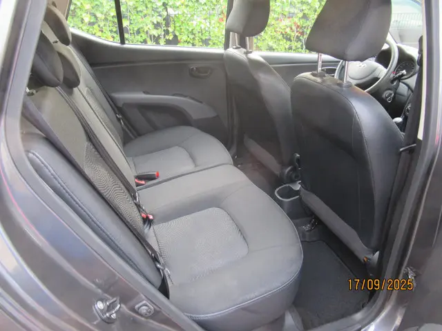 Hyundai i10 1.1 i-Motion Cool 2012 Benzine 7
