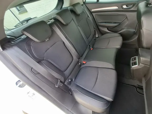 Renault Mégane 1.3 TCe 140 EDC Intens 2022 Benzine 31