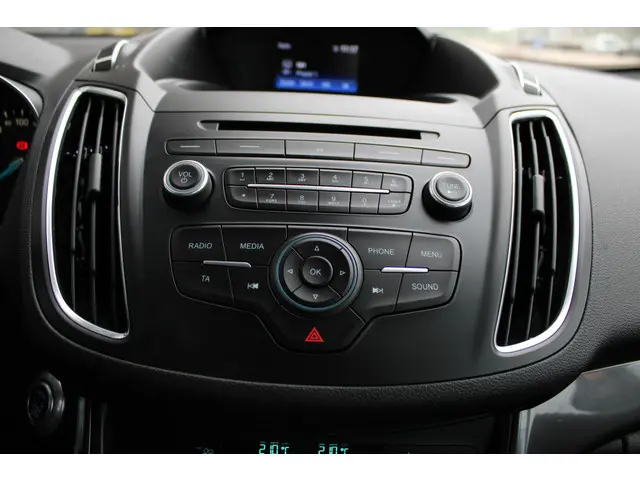 Ford C-MAX 1.5 TDCi 120 Pk Titanium 2016 Diesel 9