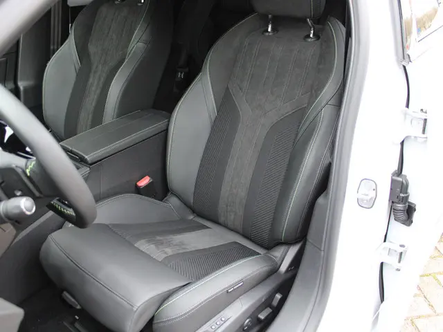 Peugeot 308 SW HYBRID 145 GT 2025 Hybride Benzine 7